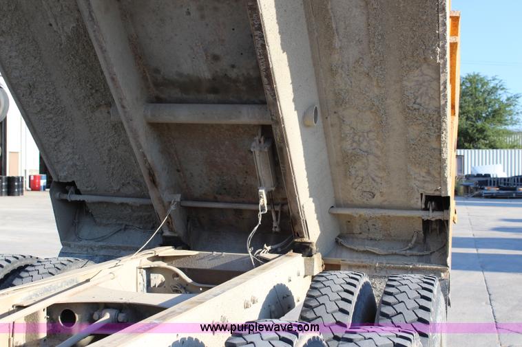 image for item J3702 1993 Mack RD690S dump truck