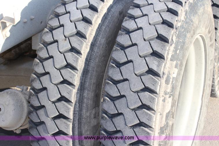 image for item J3702 1993 Mack RD690S dump truck