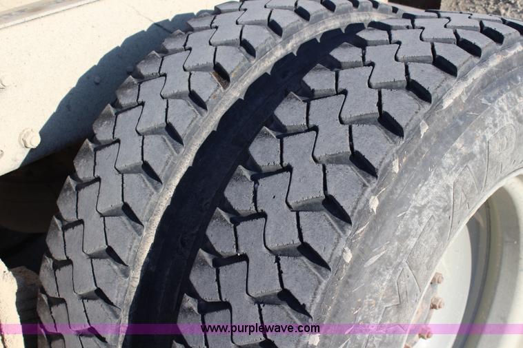 image for item J3702 1993 Mack RD690S dump truck