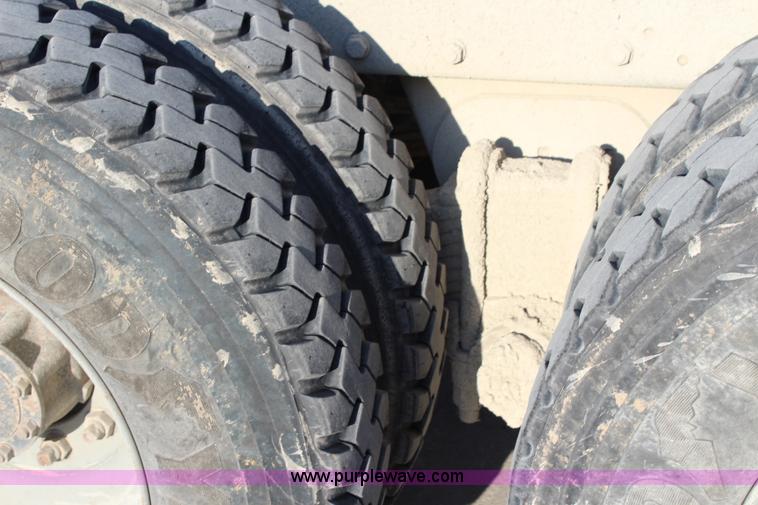 image for item J3702 1993 Mack RD690S dump truck