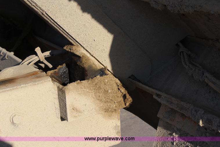 image for item J3702 1993 Mack RD690S dump truck