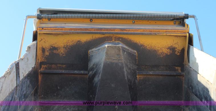 image for item J3702 1993 Mack RD690S dump truck