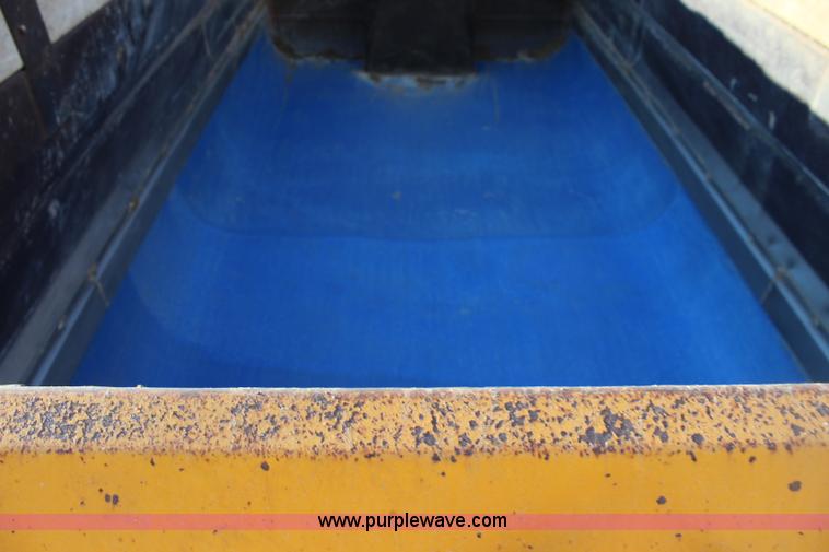 image for item J3702 1993 Mack RD690S dump truck