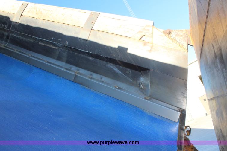 image for item J3702 1993 Mack RD690S dump truck