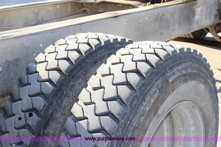 image for item J3702 1993 Mack RD690S dump truck