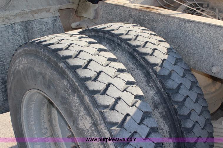 image for item J3702 1993 Mack RD690S dump truck