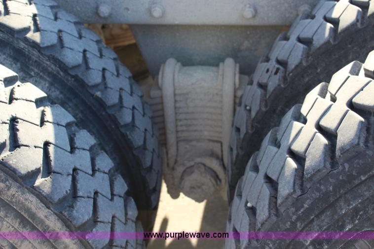 image for item J3702 1993 Mack RD690S dump truck