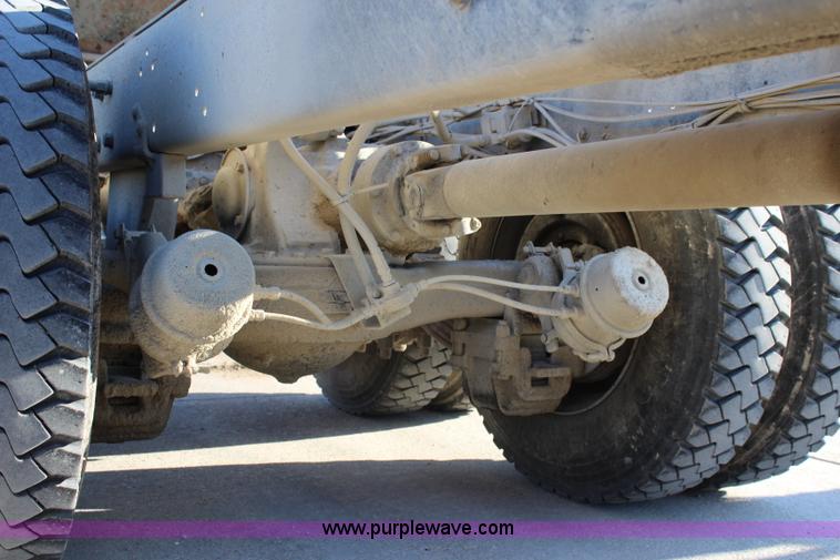 image for item J3702 1993 Mack RD690S dump truck