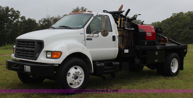 image for item J4433 2000 Ford F750 service truck