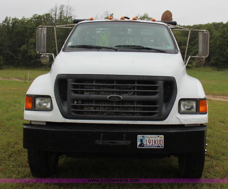 image for item J4433 2000 Ford F750 service truck