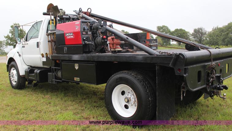 image for item J4433 2000 Ford F750 service truck