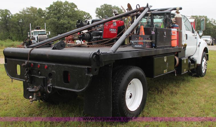 image for item J4433 2000 Ford F750 service truck