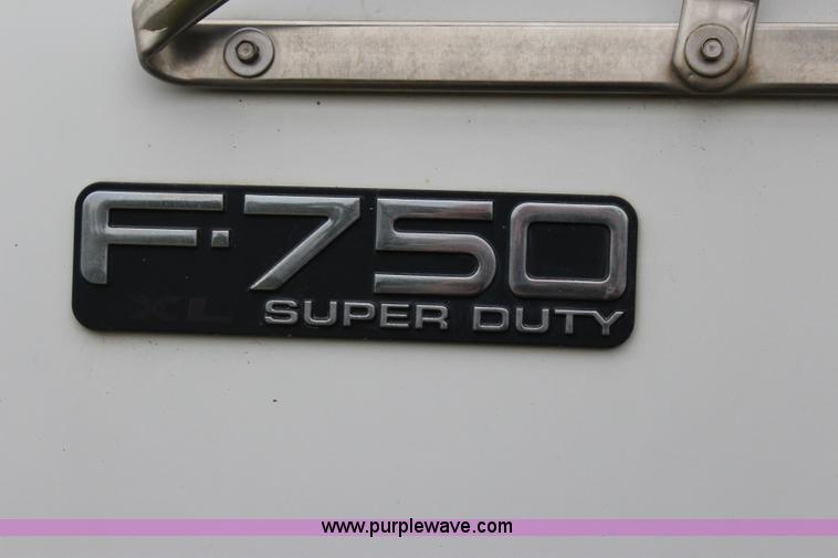 image for item J4433 2000 Ford F750 service truck