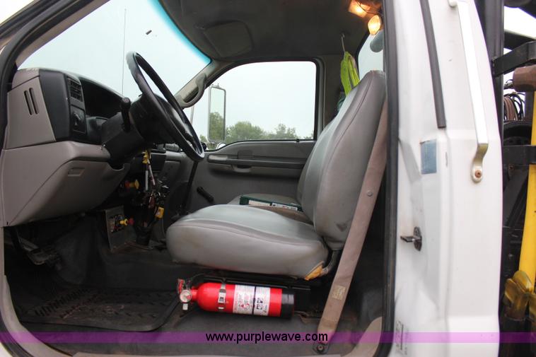 image for item J4433 2000 Ford F750 service truck