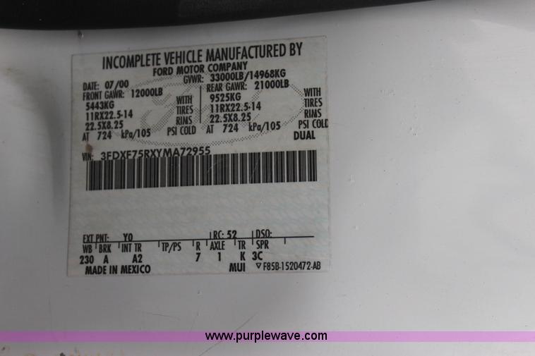 image for item J4433 2000 Ford F750 service truck