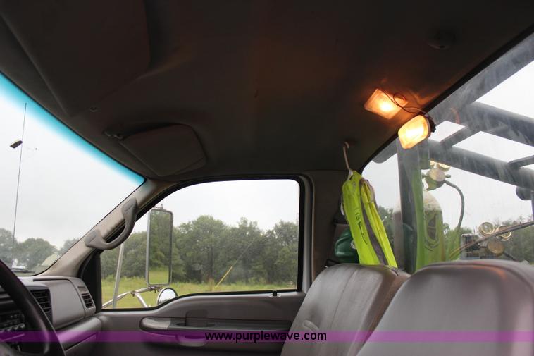 image for item J4433 2000 Ford F750 service truck