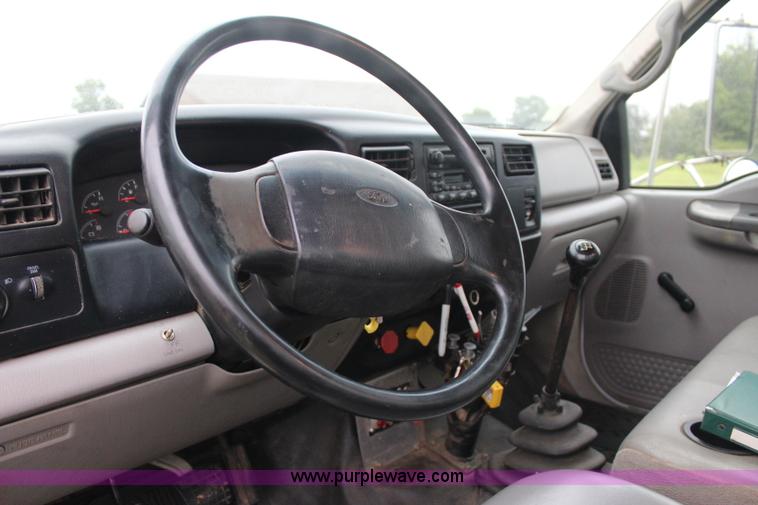 image for item J4433 2000 Ford F750 service truck