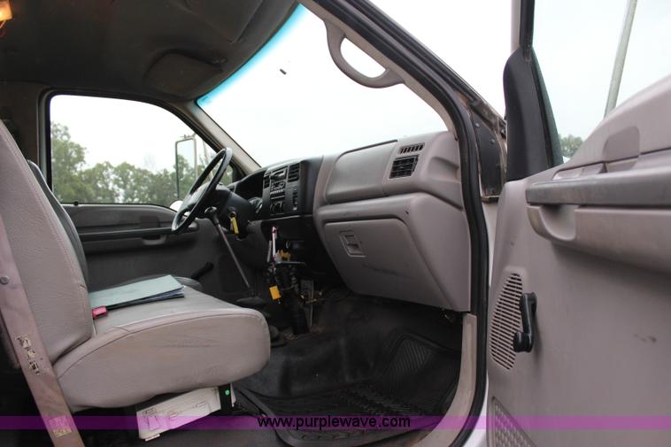 image for item J4433 2000 Ford F750 service truck