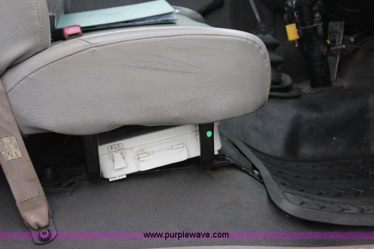 image for item J4433 2000 Ford F750 service truck