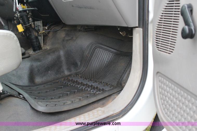 image for item J4433 2000 Ford F750 service truck