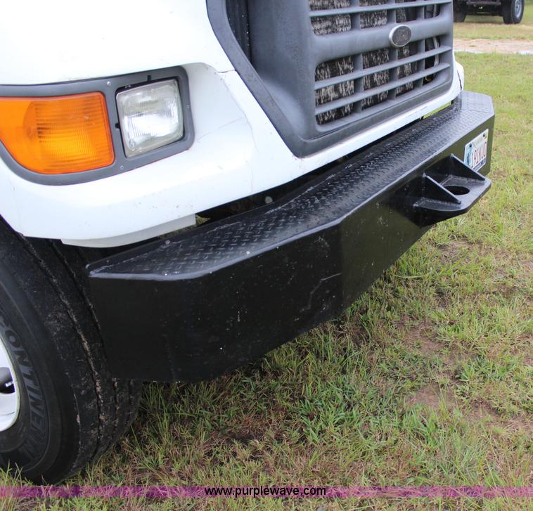 image for item J4433 2000 Ford F750 service truck