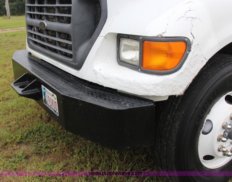 image for item J4433 2000 Ford F750 service truck