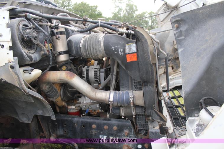 image for item J4433 2000 Ford F750 service truck