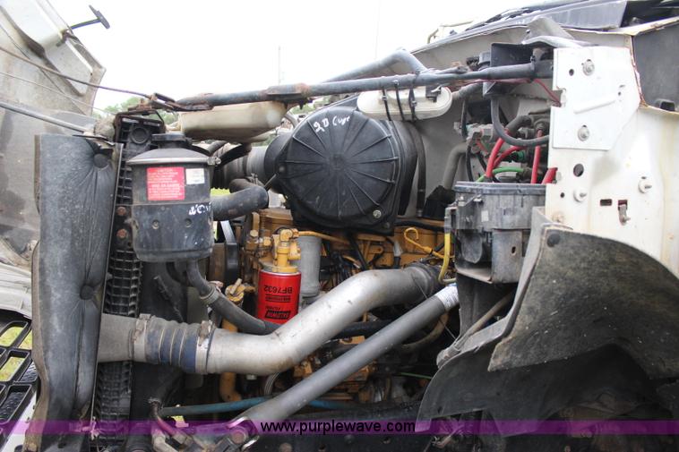 image for item J4433 2000 Ford F750 service truck