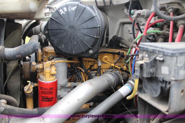 image for item J4433 2000 Ford F750 service truck