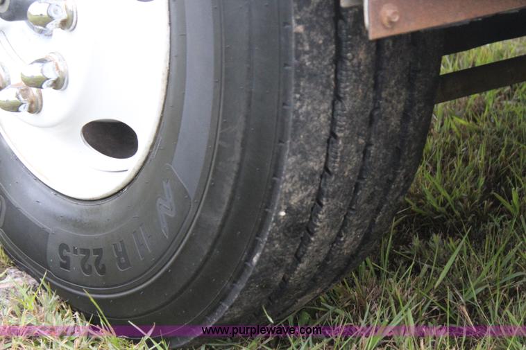 image for item J4433 2000 Ford F750 service truck