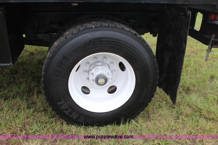 image for item J4433 2000 Ford F750 service truck