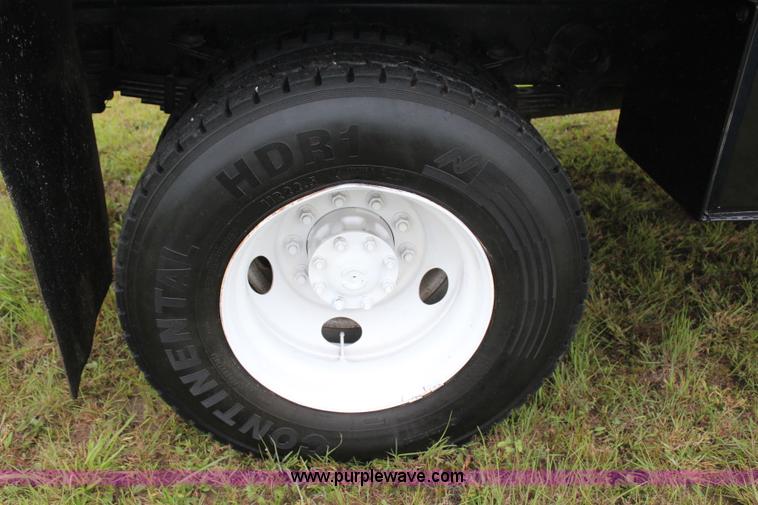 image for item J4433 2000 Ford F750 service truck