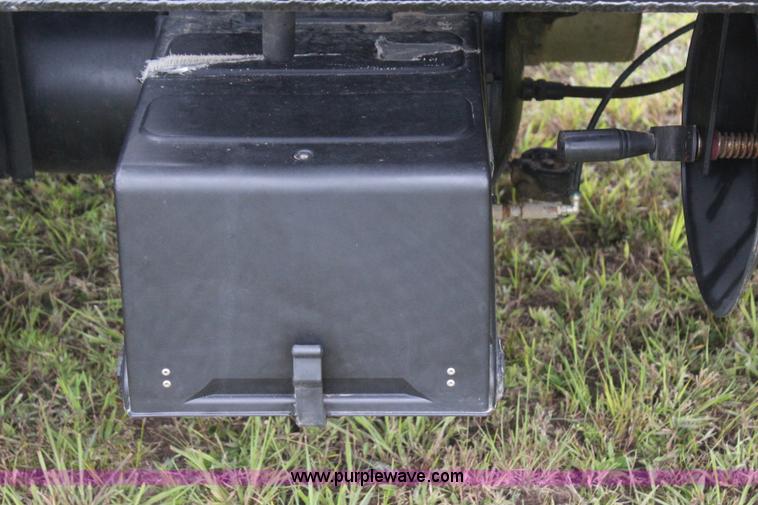 image for item J4433 2000 Ford F750 service truck