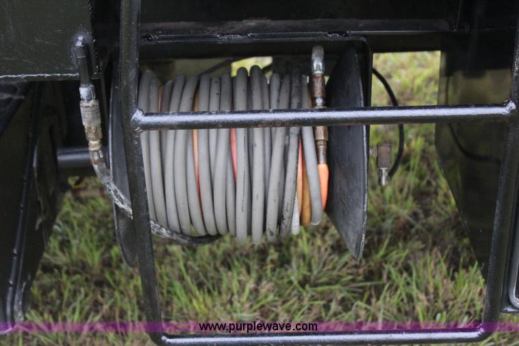 image for item J4433 2000 Ford F750 service truck