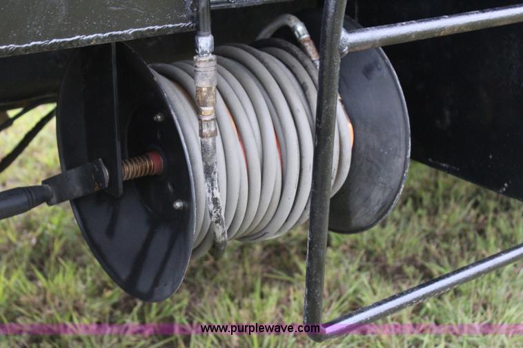 image for item J4433 2000 Ford F750 service truck