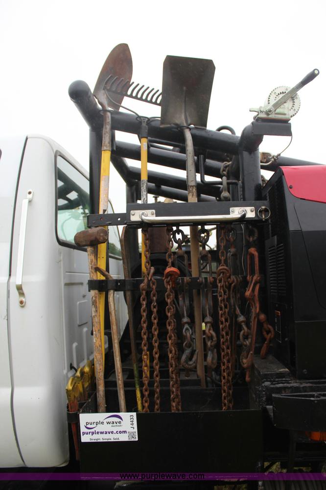 image for item J4433 2000 Ford F750 service truck