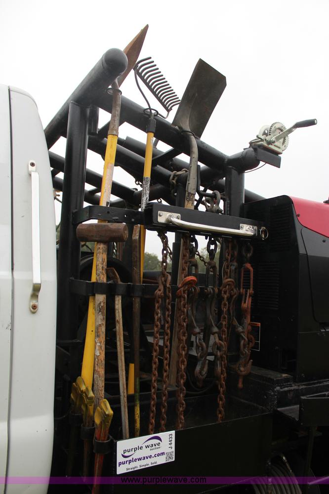 image for item J4433 2000 Ford F750 service truck