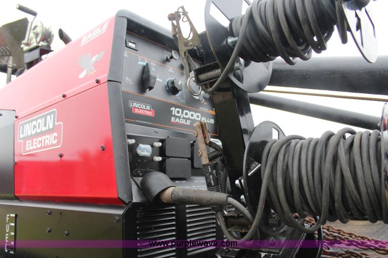 image for item J4433 2000 Ford F750 service truck