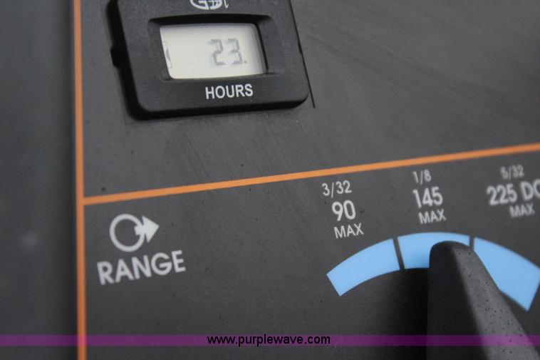 image for item J4433 2000 Ford F750 service truck