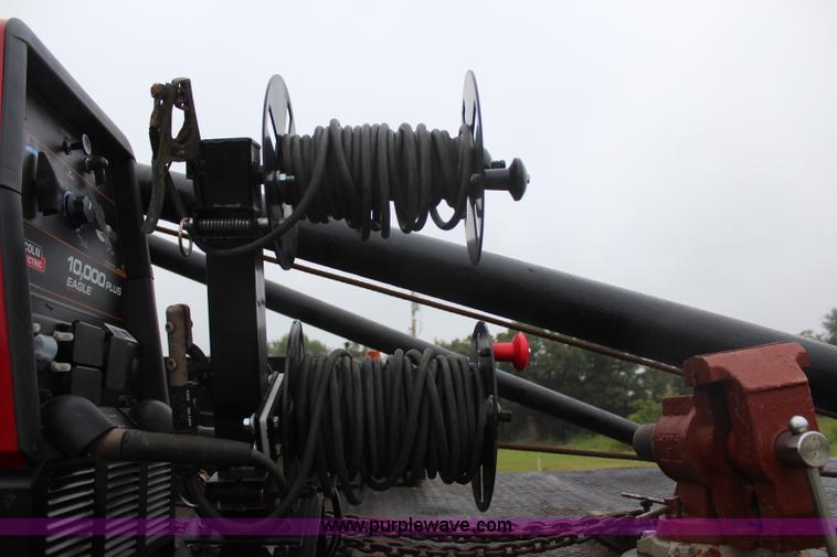 image for item J4433 2000 Ford F750 service truck