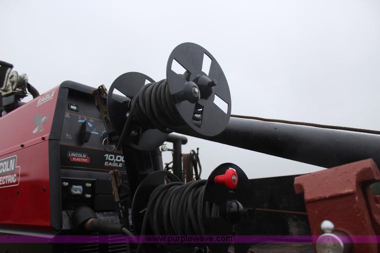 image for item J4433 2000 Ford F750 service truck