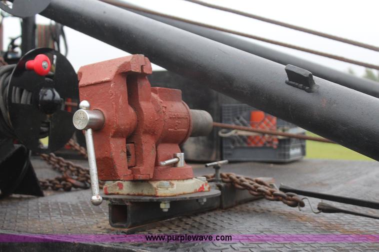 image for item J4433 2000 Ford F750 service truck