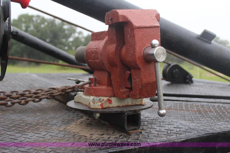 image for item J4433 2000 Ford F750 service truck