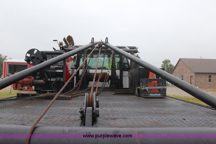 image for item J4433 2000 Ford F750 service truck