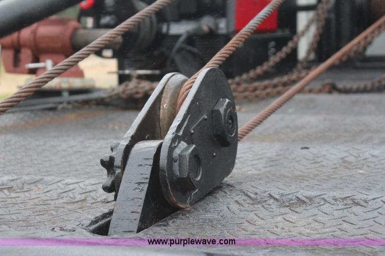 image for item J4433 2000 Ford F750 service truck