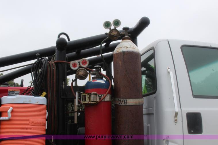 image for item J4433 2000 Ford F750 service truck