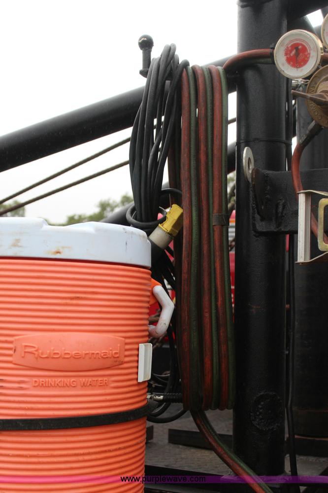 image for item J4433 2000 Ford F750 service truck