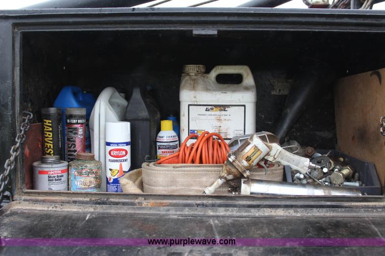 image for item J4433 2000 Ford F750 service truck