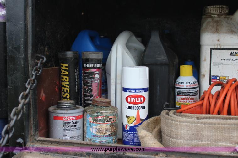 image for item J4433 2000 Ford F750 service truck