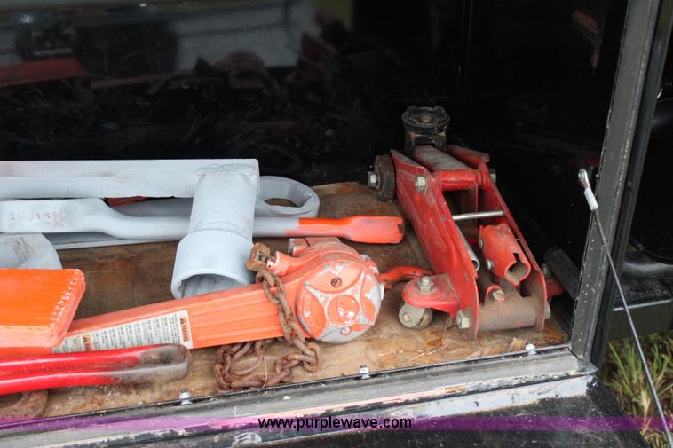 image for item J4433 2000 Ford F750 service truck